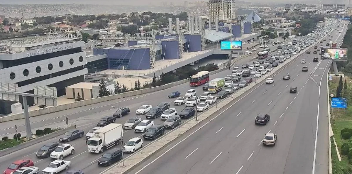 Bir sıra yollarda sıxlıq var - SİYAHI