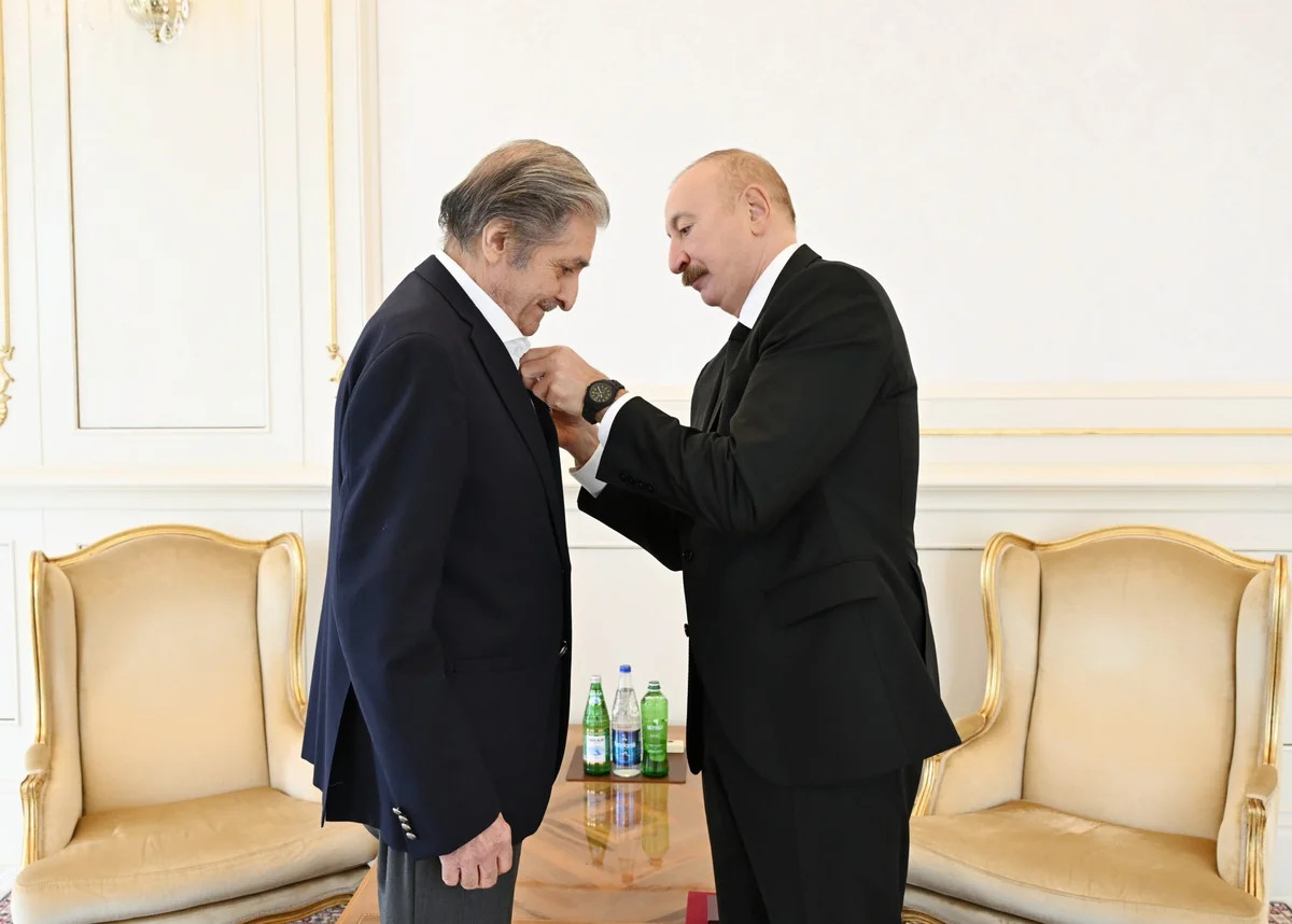 İlham Əliyev Fərhad Xəlilova \"İstiqlal\" ordenini təqdim etdi - FOTOLAR