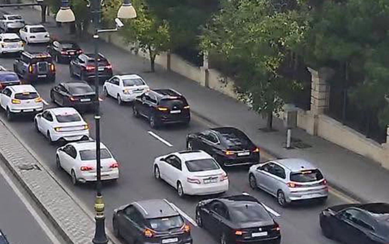 Bu 14 yolda tıxac var - SİYAHI