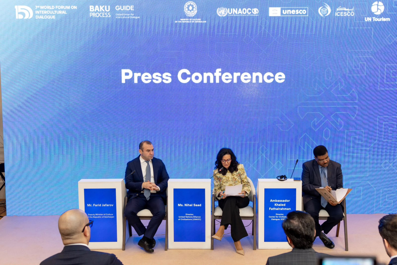 VII Ümumdünya Mədəniyyətlərarası Dialoq Forumu ilə bağlı mətbuat konfransı keçirildi - FOTOLAR