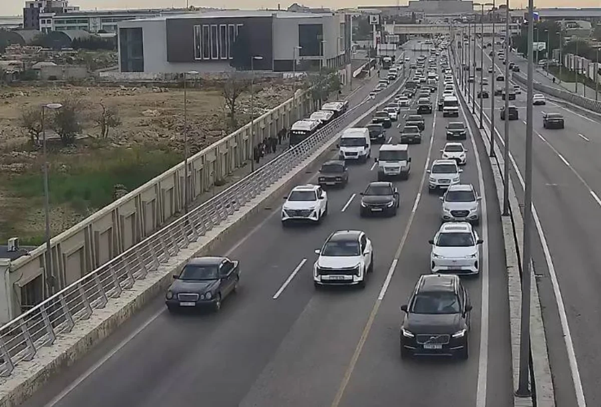 Bəzi yollarda sıxlıq var - SİYAHI