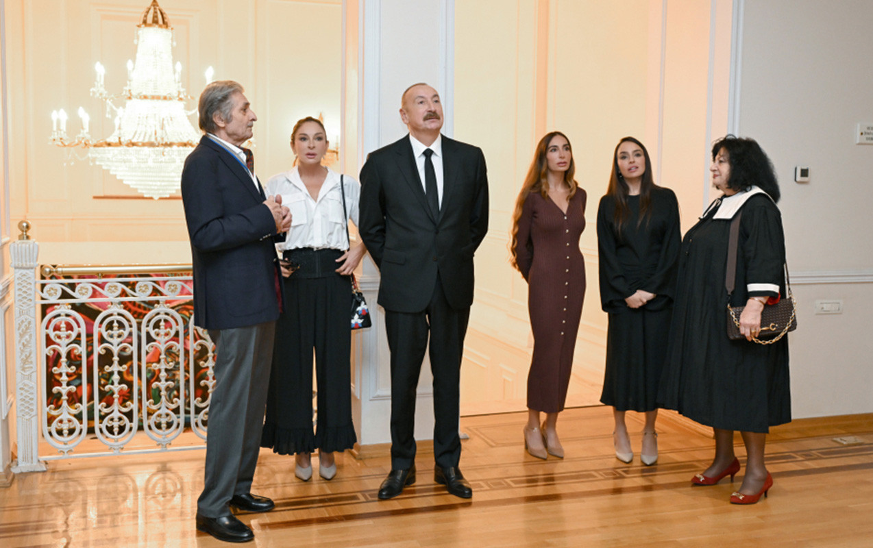 Prezident və ailə üzvləri sərgi ilə tanış oldu - FOTOLAR