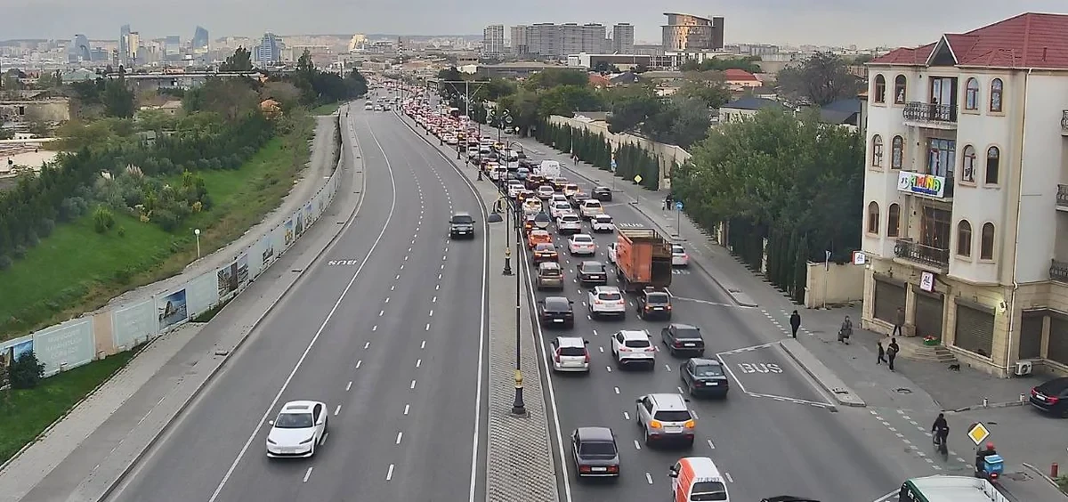 Bir sıra yollarda sıxlıq var - SİYAHI