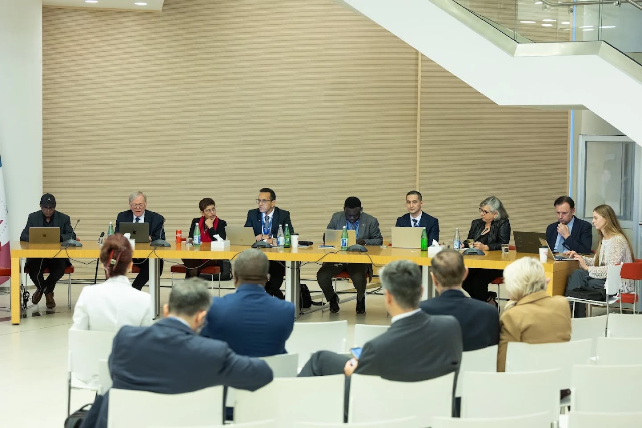“Mədəniyyətlərarası dialoq, təhsil və rəqəmsal transformasiya” mövzusunda sessiyadan FOTOLAR