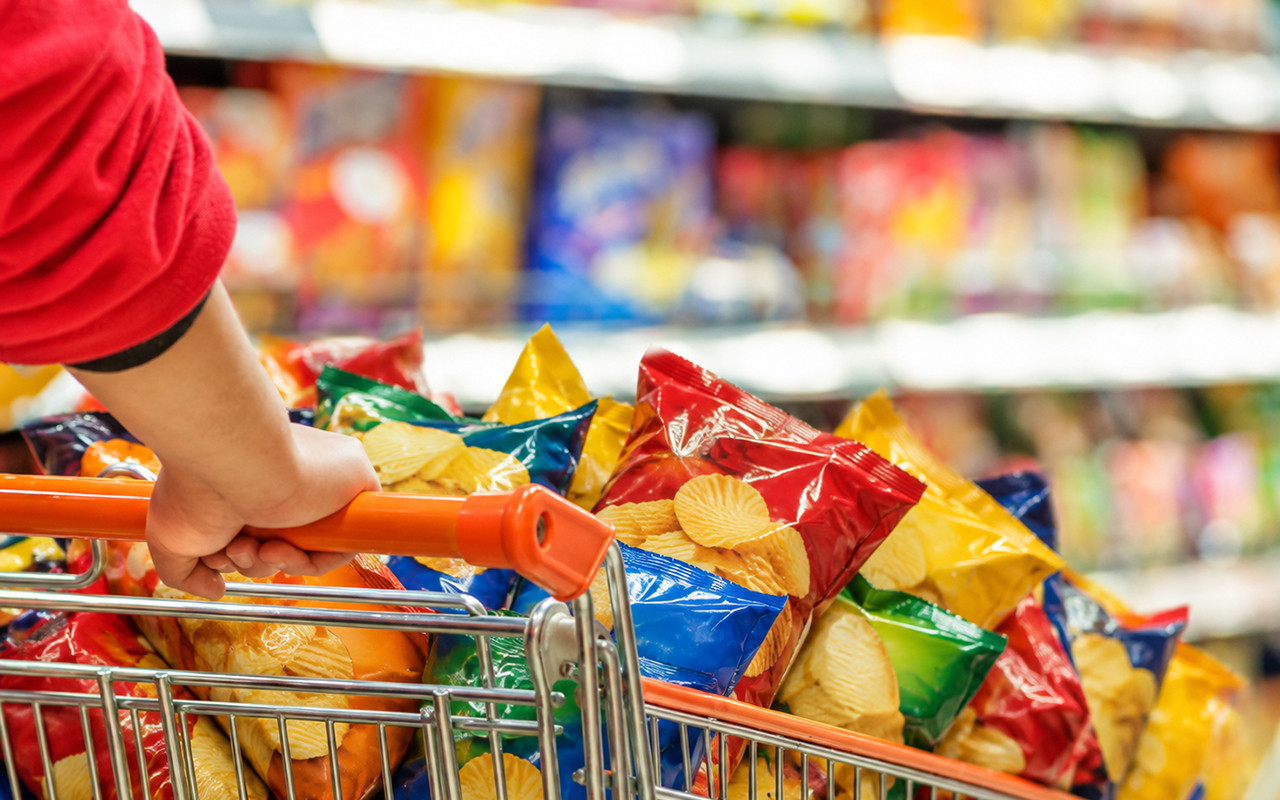 Bakıda supermarketdə 100 minlik fırıldaq - Müdir çipsilərə görə həbs edildi&nbsp;