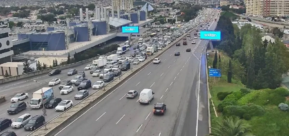 Bəzi yollarda sıxlıq var - SİYAHI