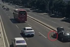 Bakıda avtobus nasaz avtomobilin sürücüsünü vurdu - ANBAAN VİDEO