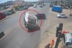 &nbsp;Bakıda qayda pozan zibil maşını AŞDI - ANBAAN VİDEO