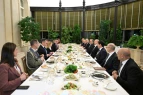 Prezidentin adından Meloninin şərəfinə şam yeməyi verildi - FOTOLAR