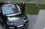 \"10 ilə yaxındır maşına minmirəm ki,  vətəndaşlar mənə rahat yaxınlaşsın\" - Qazaxın icra başçısı