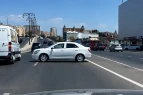 Bakıda sürücü avtomobili yolun ortasında saxladı - VİDEO
