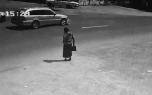 Anasının gözləri qarşısında maşın vurub öldürdü - VİDEO