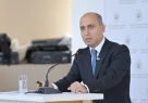 Nazir jurnalistə irad bildirdi - “Sualı elə verin ki...”