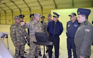 Özbəkistan müdafiə nazirinin müavini HHQ-nin hərbi hissəsində oldu - FOTOLAR