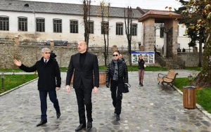 Prezident ailəsi ilə bərpa olunan Şəki Xan məscidində - FOTOLAR