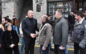 Prezident Şəkidə sakinlərlə söhbətləşdi - FOTO