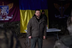 Zelenski qaynar münaqişələrin getdiyi Donetsk cəbhəsində - FOTOLAR