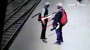 Qatar stansiyasında bilet nəzarətçisini elektrik cərəyanı vurub - ANBAAN VİDEO