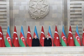 Zəfər paradından 2 il keçir - VİDEO