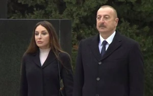 Prezidentlə xanımı Heydər Əliyevin məzarını ziyarət etdi - VİDEO