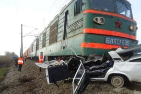 Bərdə-Yevlax yolunda qatar yük avtomobili ilə toqquşdu