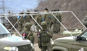 Rusiya sülhməramlıları aksiya keçirilən ərazidə çadırlar qurur - FOTOLAR