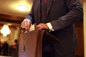 30 min rüşvət istəyən prokurora cinayət işi başlandı