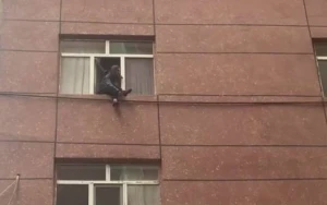 Yasamalda intihara cəhdin qarşısı belə alındı - VİDEO