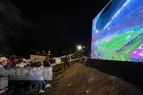 Xankəndi-Laçın yolunda aksiya iştirakçıları və sülhməramlılar mundialın oyununu canlı izləyirlər - FOTO