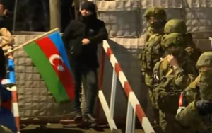 Laçın yolunda sülhməramlılar Mərakeşin qoluna belə sevindi - Video