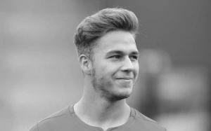 İsveçrəli futbolçu tətildə olarkən ölüb 
