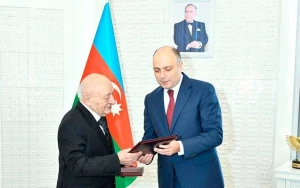 Nazir Ömər Eldarovu təltif etdi