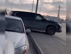 DİN-dən tıxacda qalmamaq üçün ağlasığmaz üsula əl atan sürücü barədə AÇIQLAMA - YENİLƏNDİ (VİDEO)