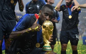 Dünya çempionu futbolçu karyerasını başa vurdu