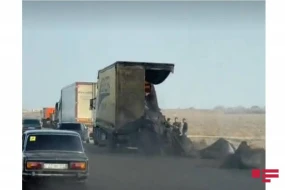 Goranboyda \"TIR\" \"KamAZ\"a çırpıldı