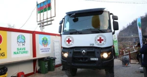 \"Qırmızı Xaç\"ın 3 avtomobili Xankəndiyə getdi - FOTO