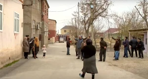 Qaradağda təhlükəli binaya sahib çıxan qurum yoxdur - VİDEO