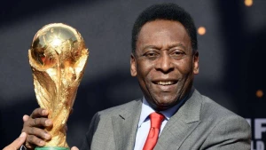 Əfsanəvi futbolçu Pele VƏFAT ETDİ