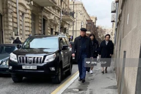 Keçmiş rektor məhkəməyə gəldi