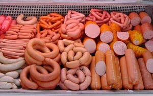 Bu kolbasa və sosiskalarda uyğunsuzluq aşkarlandı - SİYAHI