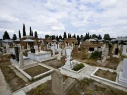 Qəbiristanlıqda diri-diri basdırılan qadın 10 saat sonra xilas edildi
