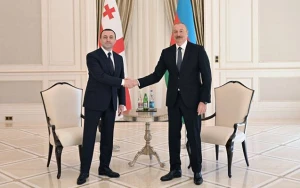 İlham Əliyevin Gürcüstanın Baş naziri ilə təkbətək görüşü başlayıb