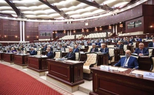 Deputatlar 11 məsələni müzakirə edəcəklər - İclas başladı