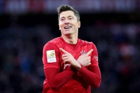 Levandovski Messi ilə oynamaq istəyir