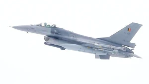 Ukrayna təcrübəli F-16 pilotları axtarır
