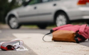 Bakıda yolu keçən gənc qızı avtomobil vurdu