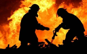 Bakıda beşmərtəbəli yaşayış binasında yanğın oldu