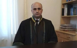 Müdafiə etdiyi qadını təhqir edən vəkilə bu cəza verildi