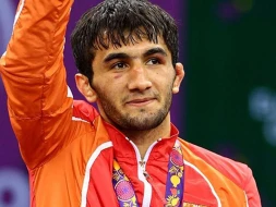 ŞOK: Bakıda Olimpiya çempionu sevgilisinin həyat yoldaşını döyüb