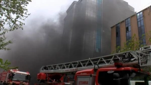 İstanbulda 11 mərtəbəli binada yanğın - FOTO